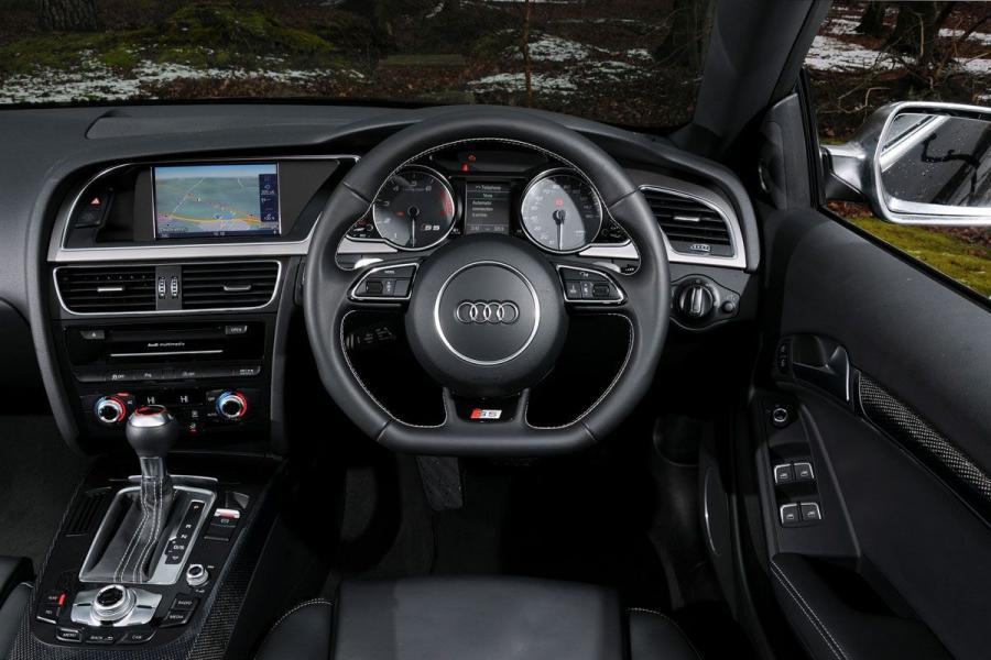 Торпедо Audi S5 Cabriolet 2011 года  (UK) (фото 6 из 6)
